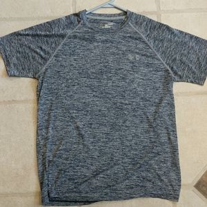Mens Under Armour heat gear loose shirt Medium
